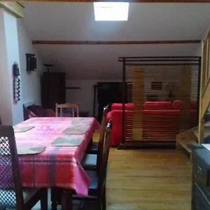 En Loft 50m2 Dans Maison Avec En Mezzanine Et Canapes Lits Dans Salon Saint-Pierre-de-Chartreuse